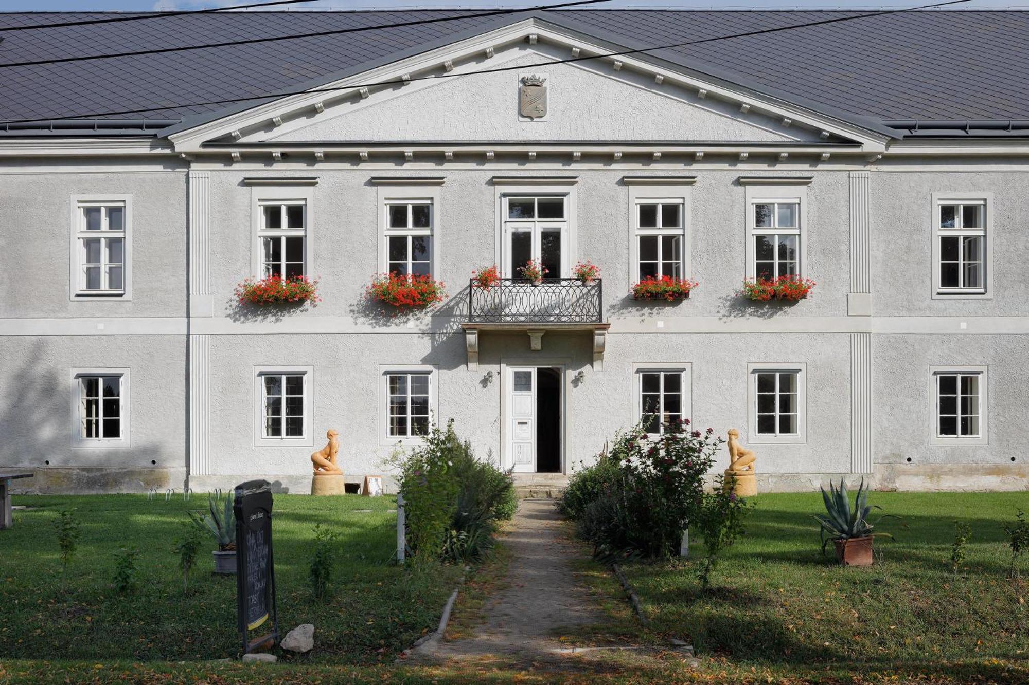 Zamek Dobrohor Aparthotel Exterior photo